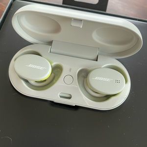 Bose Sports Earbuds, Glacier White
